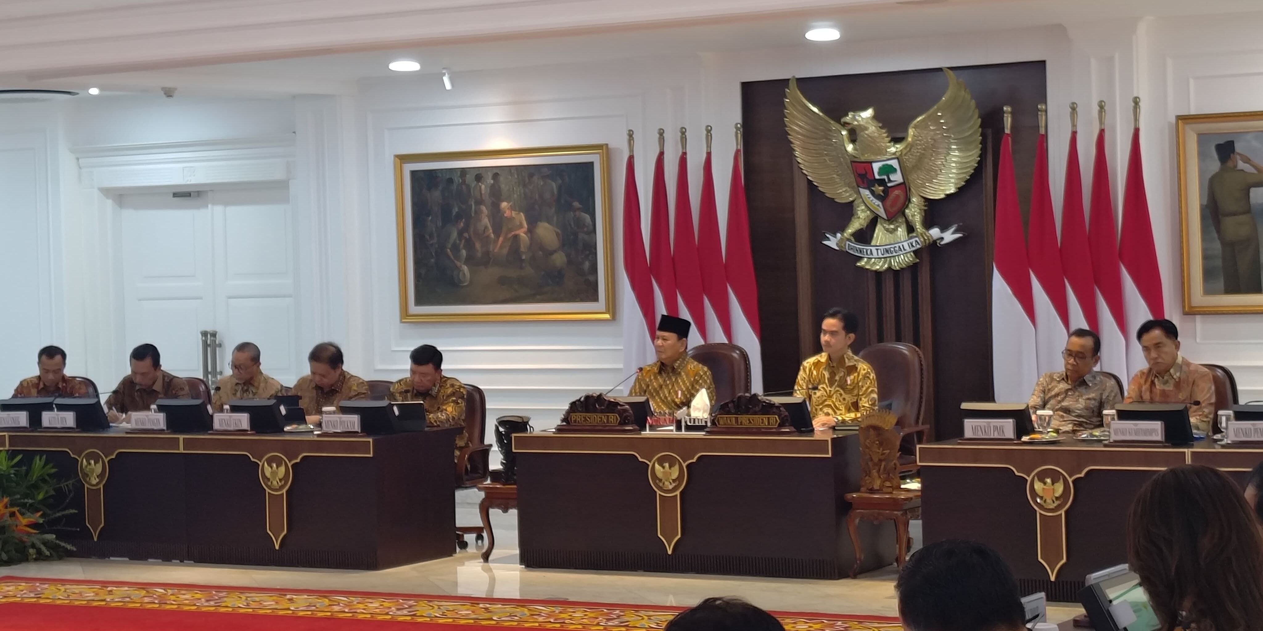 Keras, Prabowo Bahas Makan Bergizi di Sidang Kabinet Perdana: Yang Tak Setuju Silakan Keluar!