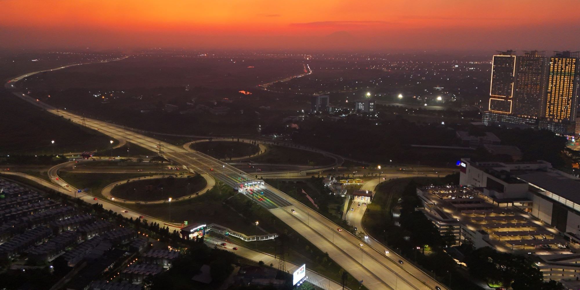 FOTO: Keindahan Senja di Simpang Susun CBD Tol Serpong-Balaraja