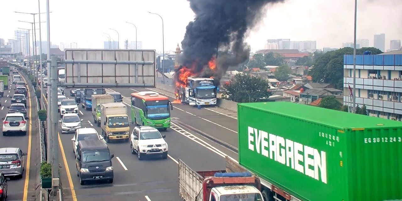 Bus Pengangkut 58 Anak TK Terbakar Hangus di Jaktim