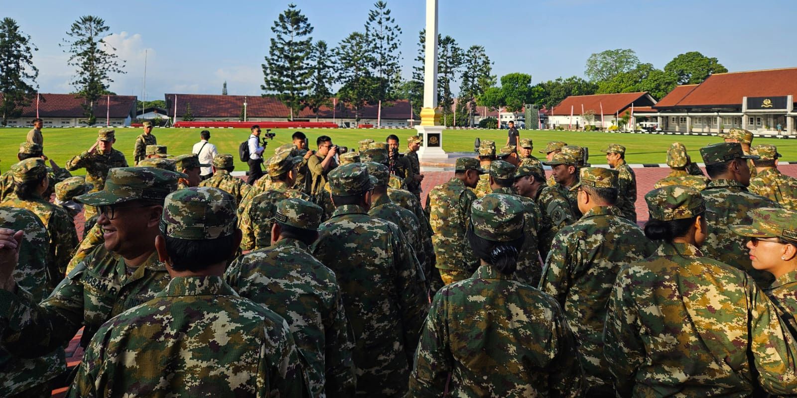 Hari Pertama Retreat di Akmil Magelang, Dua Alat Ini Dibawa Menteri saat Prabowo Beri Arahan