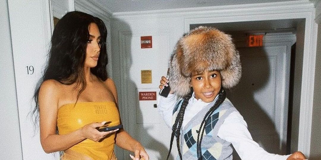 Kim Kardashian Dapat Hadiah Ultah Kalung Istimewa dari North West, Tulisannya Skibidi Toilet