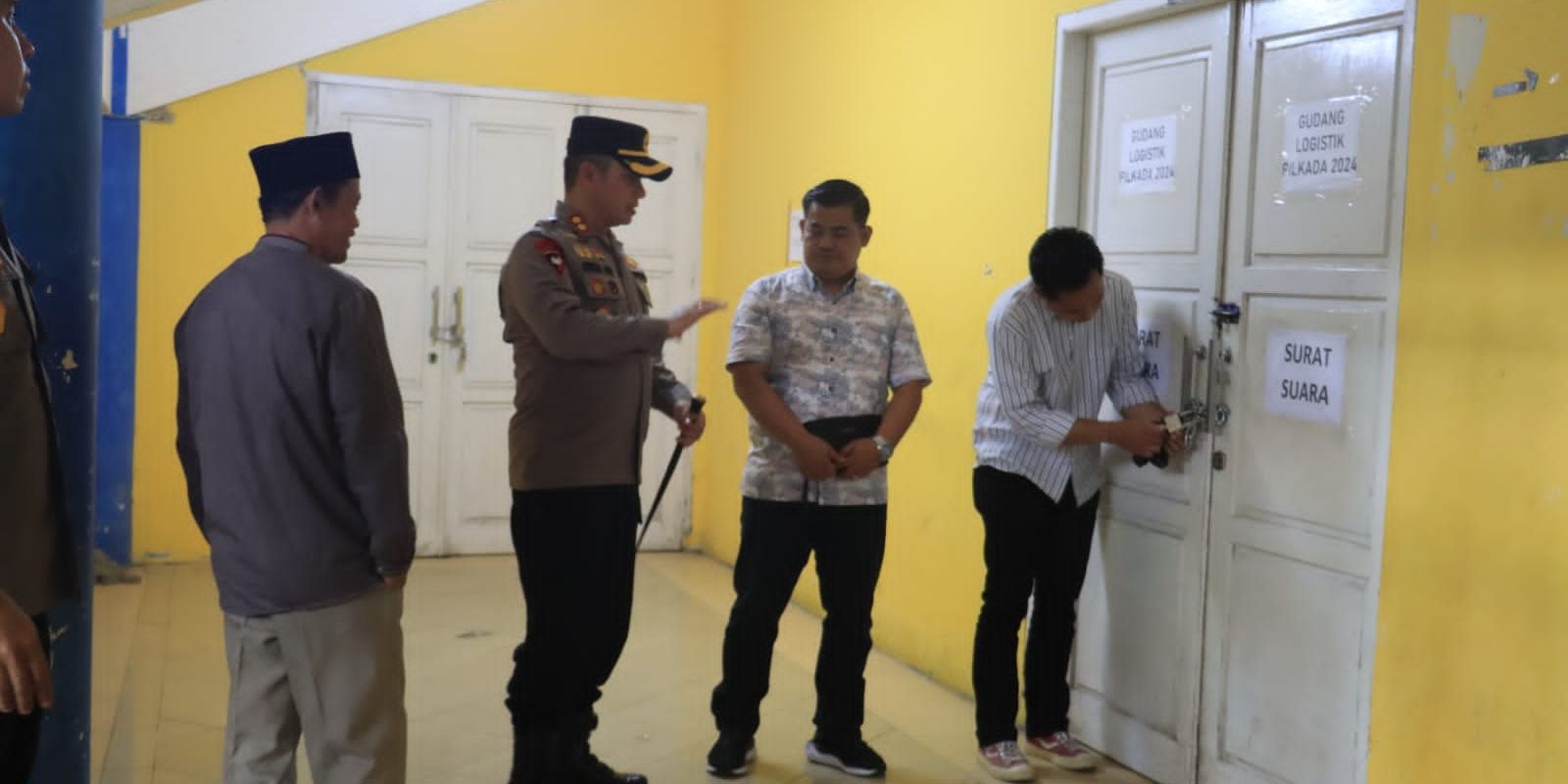 Pastikan Kondisi Logistik Pilkada Aman, Kapolres Pelalawan Cek Gudang Logistik KPU