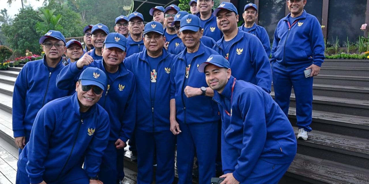 Menteri Kabinet Merah Putih Sempat Mendaki Gunung Tidar di Hari Ketiga Retreat Akmil