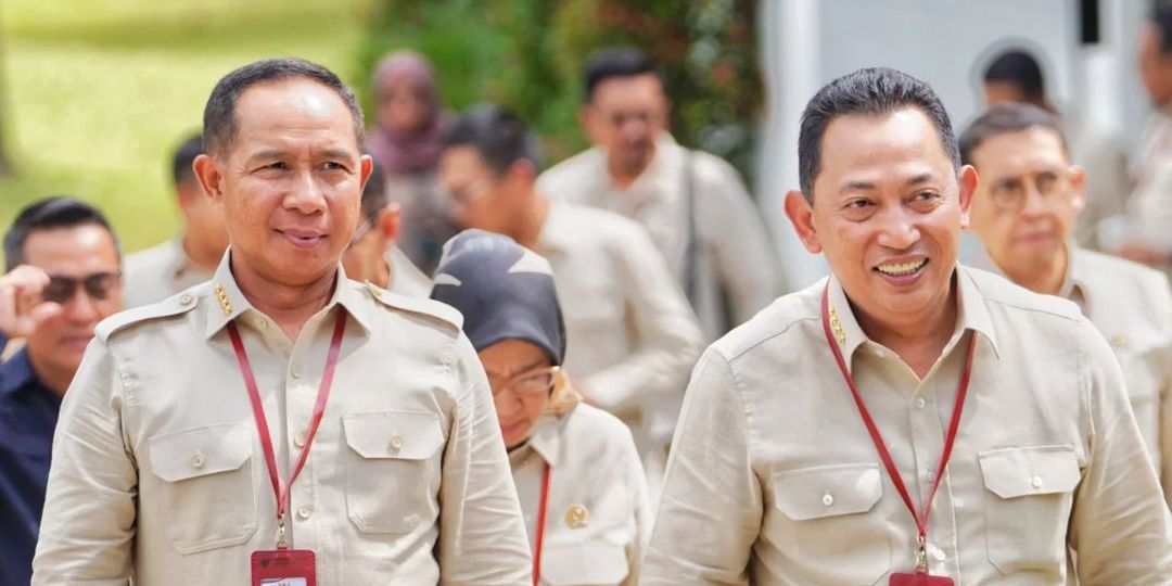 Panglima TNI Tampil Beda Tanpa Seragam Loreng, Keren Abis Pakai Kemeja 4 Kantong Khaki Bareng Kapolri