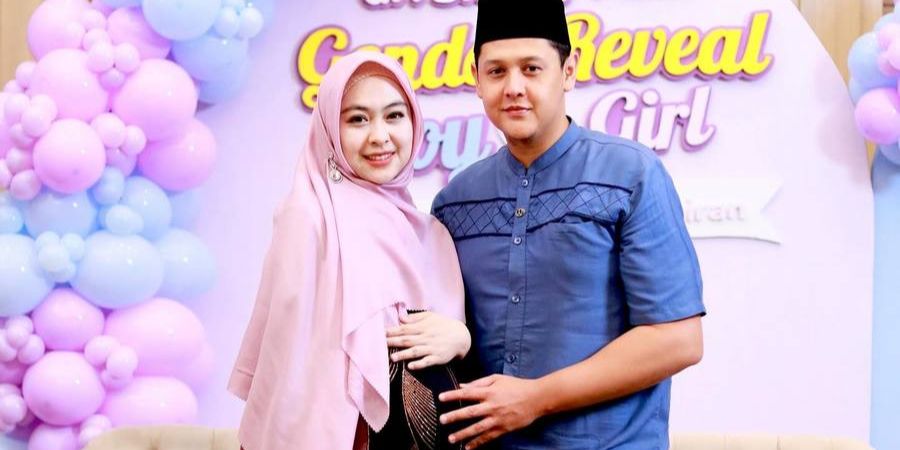 Tak Dihadiri Okie Setiana Dewi & Ria Ricis, Potret Tasyakuran & Gender Reveal Anak Kedua Shindy Putri