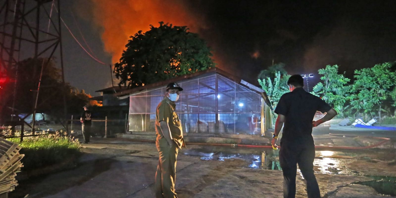 Pj Wali Kota Tangerang Datangi Lokasi Pabrik Kimia Terbakar, Apresiasi Petugas Damkar