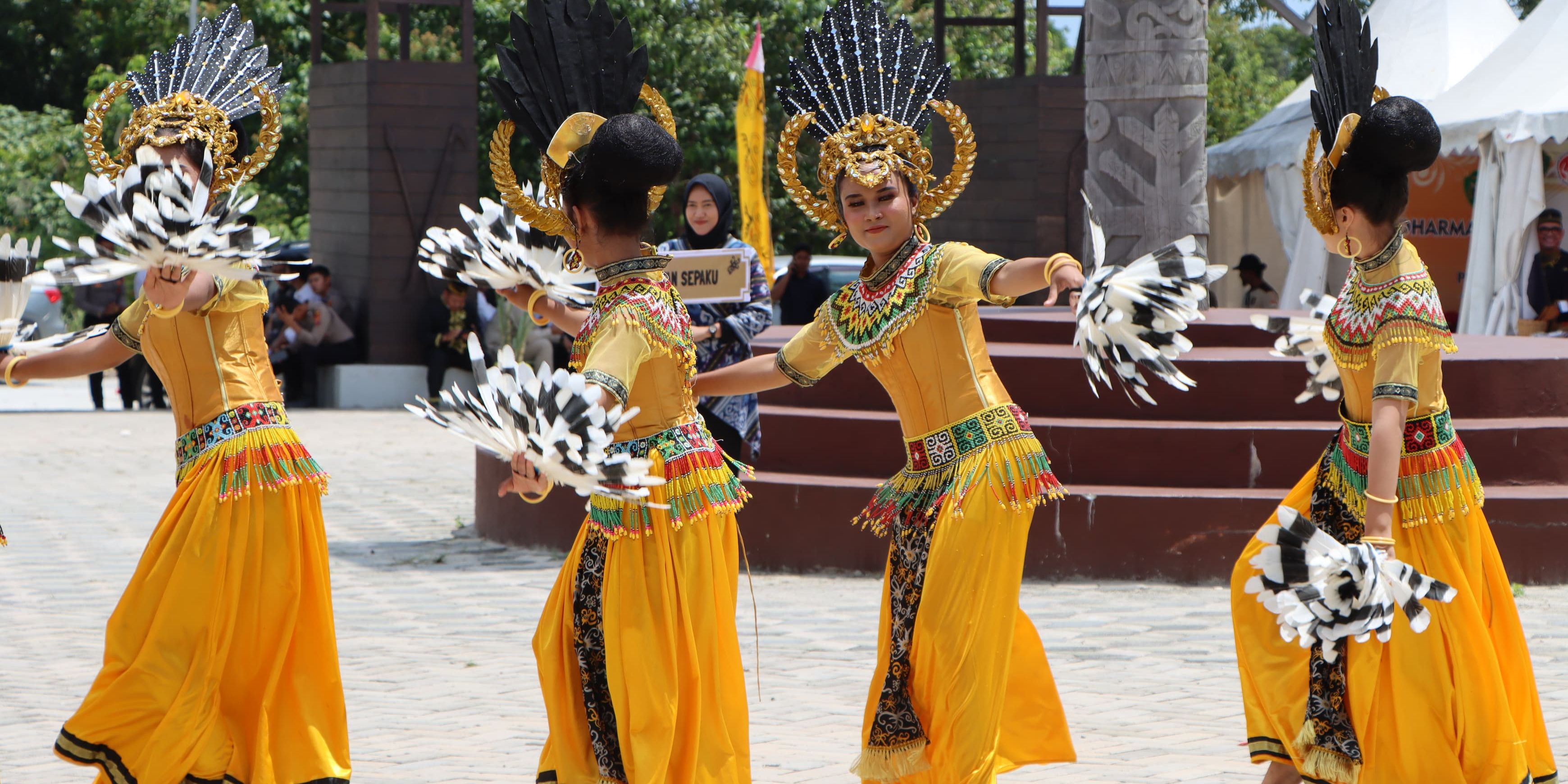 Pj Bupati PPU Zainal Arifin Buka Festival Belian Adat Paser Nondoi Tahun 2024