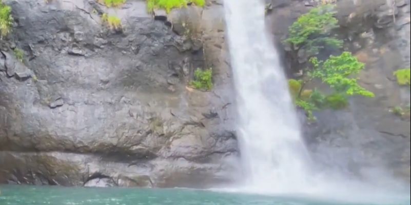 Tak Seseram Namanya, Curug Larangan Sukabumi Tawarkan Suasana Air Terjun yang Hening dan Sunyi