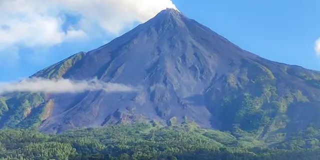 6 Fakta Mengejutkan Tentang Gunung Karangetang, Gunung Berapi Paling Aktif di Indonesia dengan 5 Kawah