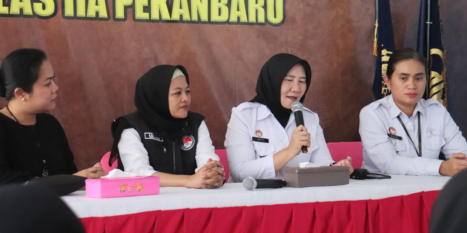 Polwan Datangi Lapas Perempuan Pekanbaru, Ingatkan Warga Binaan Soal Pilkada dan Narkoba