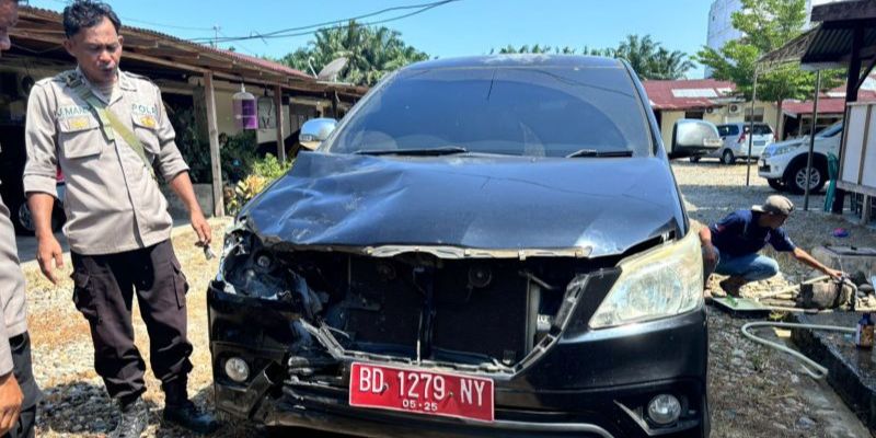 Mobil Dinas Dikendarai Kadis Perhubungan Mukomuko Kecelakaan!