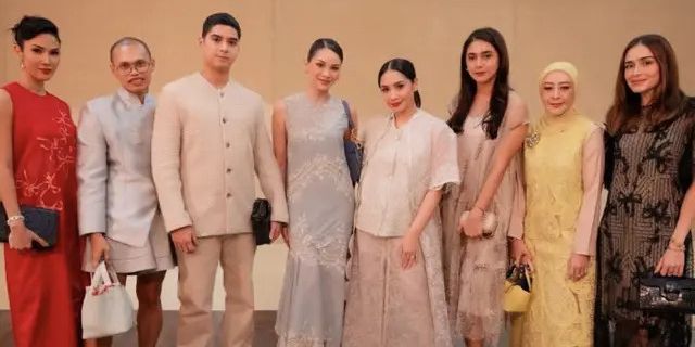 Potret Para Artis Cantik di Gelaran Show Sapto Sjojokartiko Spring Summer 2025, Ada Nagita Slavina & Raline Shah