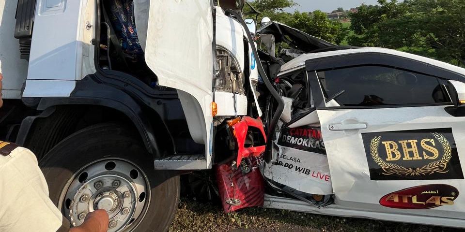 VIDEO: Kronologi Kecelakaan Maut Mobil TvOne Tewaskan 3 Orang di Tol Pemalang Jateng