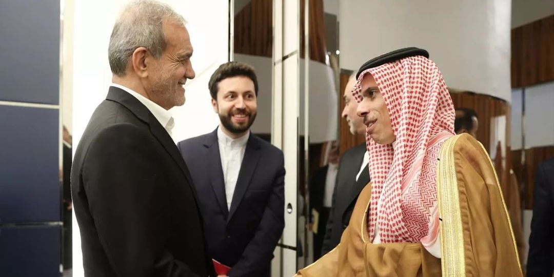 Gelar Pertemuan, Presiden Iran 'Ceramahi' Arab Saudi soal Persaudaraan Sesama Umat Islam & Bahaya Laten Israel