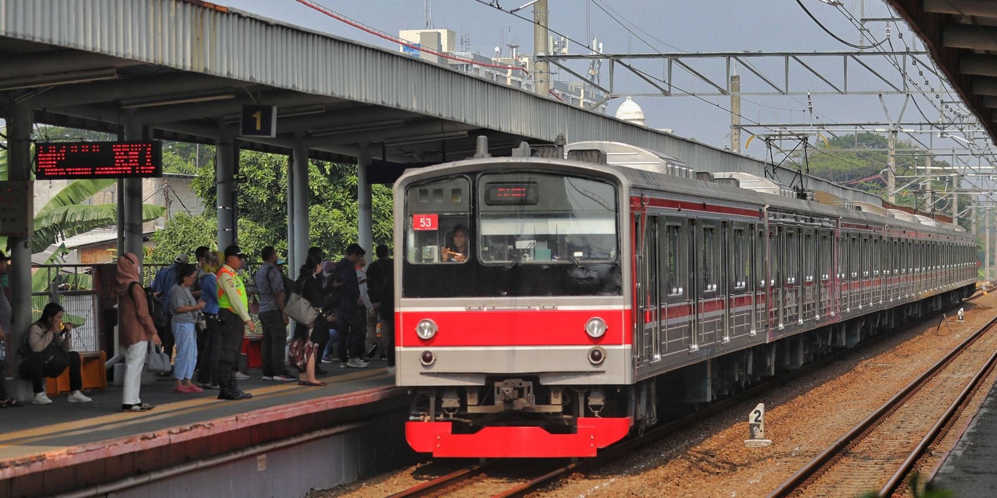 Hindari Kepadatan di Stasiun Juanda, Penumpang KRL Diminta Naik dari Sawah Besar dan Gondangdia