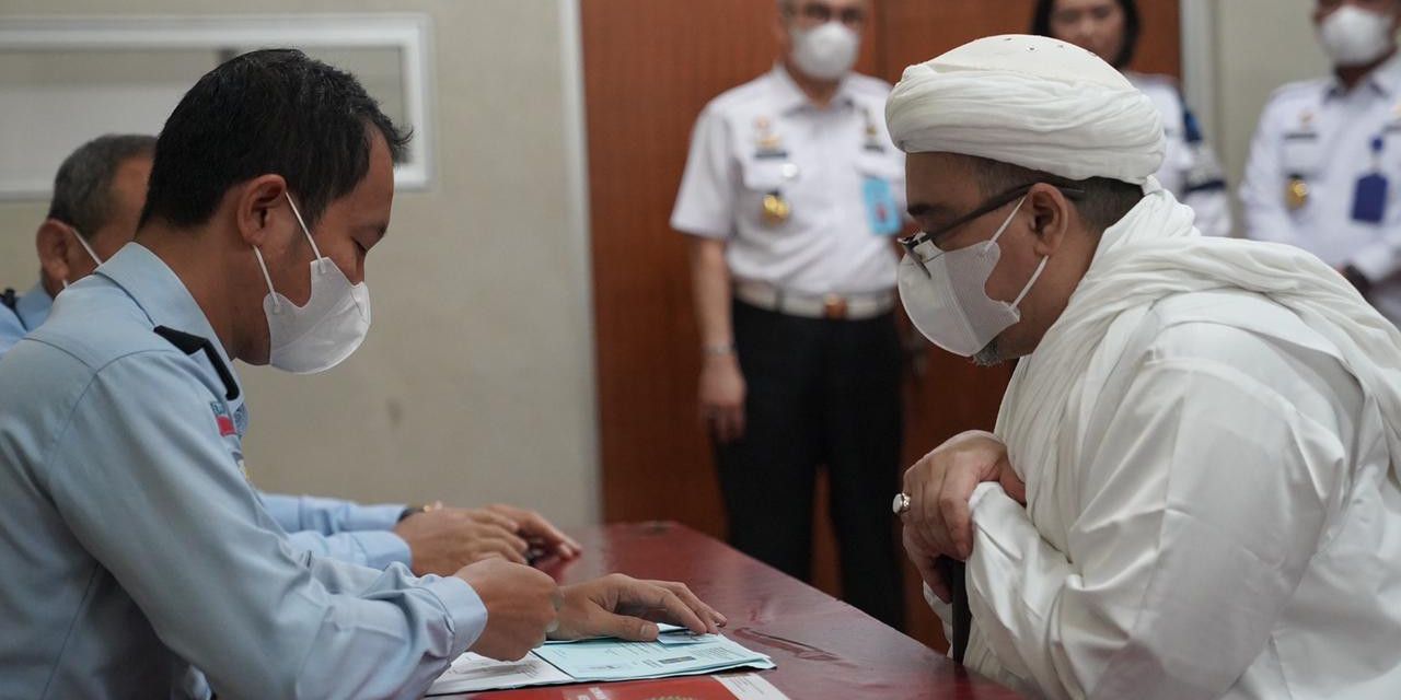 Duduk Perkara Rizieq Shihab Gugat Jokowi Rp5.246 Triliun