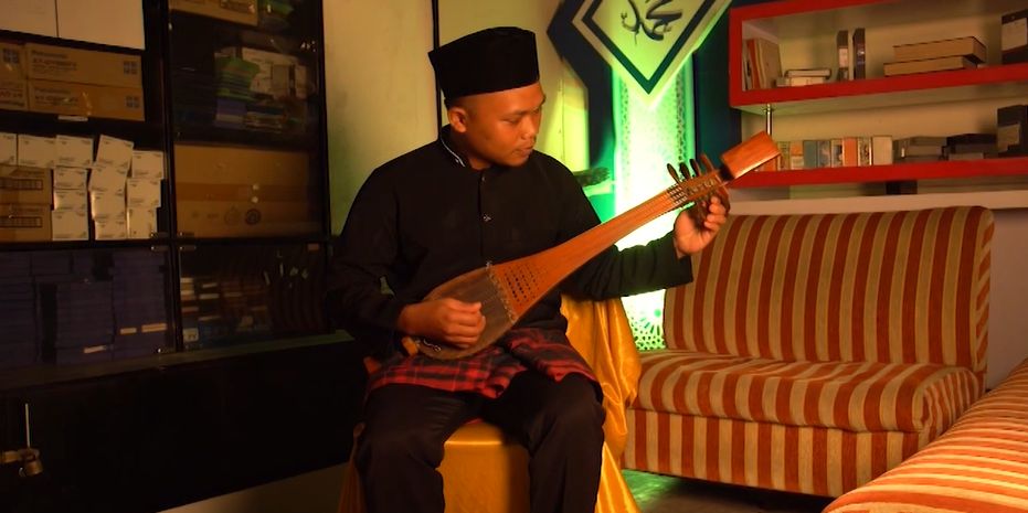 Mengenal Tingkilan, Ketika Warga Kutai Berbalas Pantun Sambil Bermain Musik Gambus