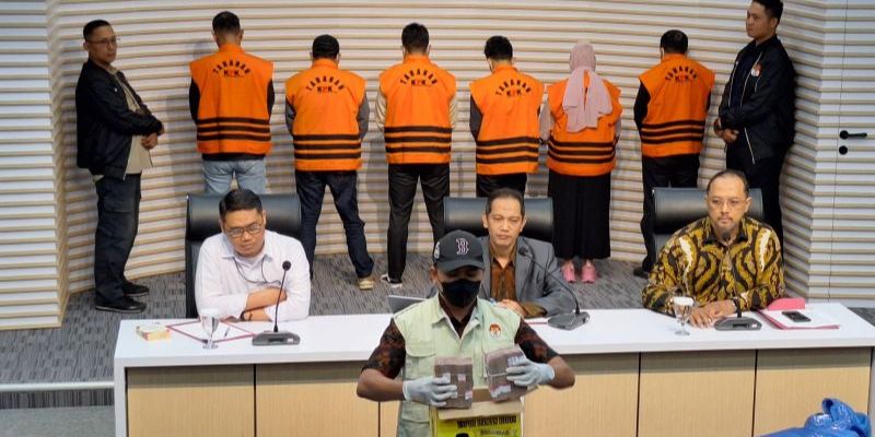 KPK Sita Uang Tunai Rp12 Miliar Saat OTT Pejabat di Kalsel