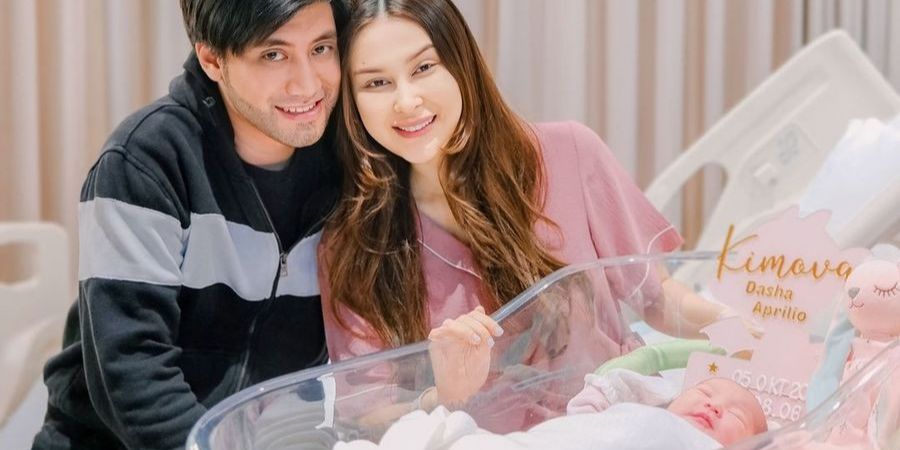 Potret Kevin Aprilio & Vicy Melanie Sambut Kehadiran Anak Pertama, Addie MS Menangis Terharu