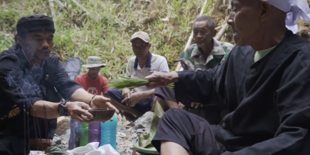 Makna di Balik Upacara Adat Pamitan, Cara Warga Bandung Barat Minta Izin Sebelum Menambang Batu