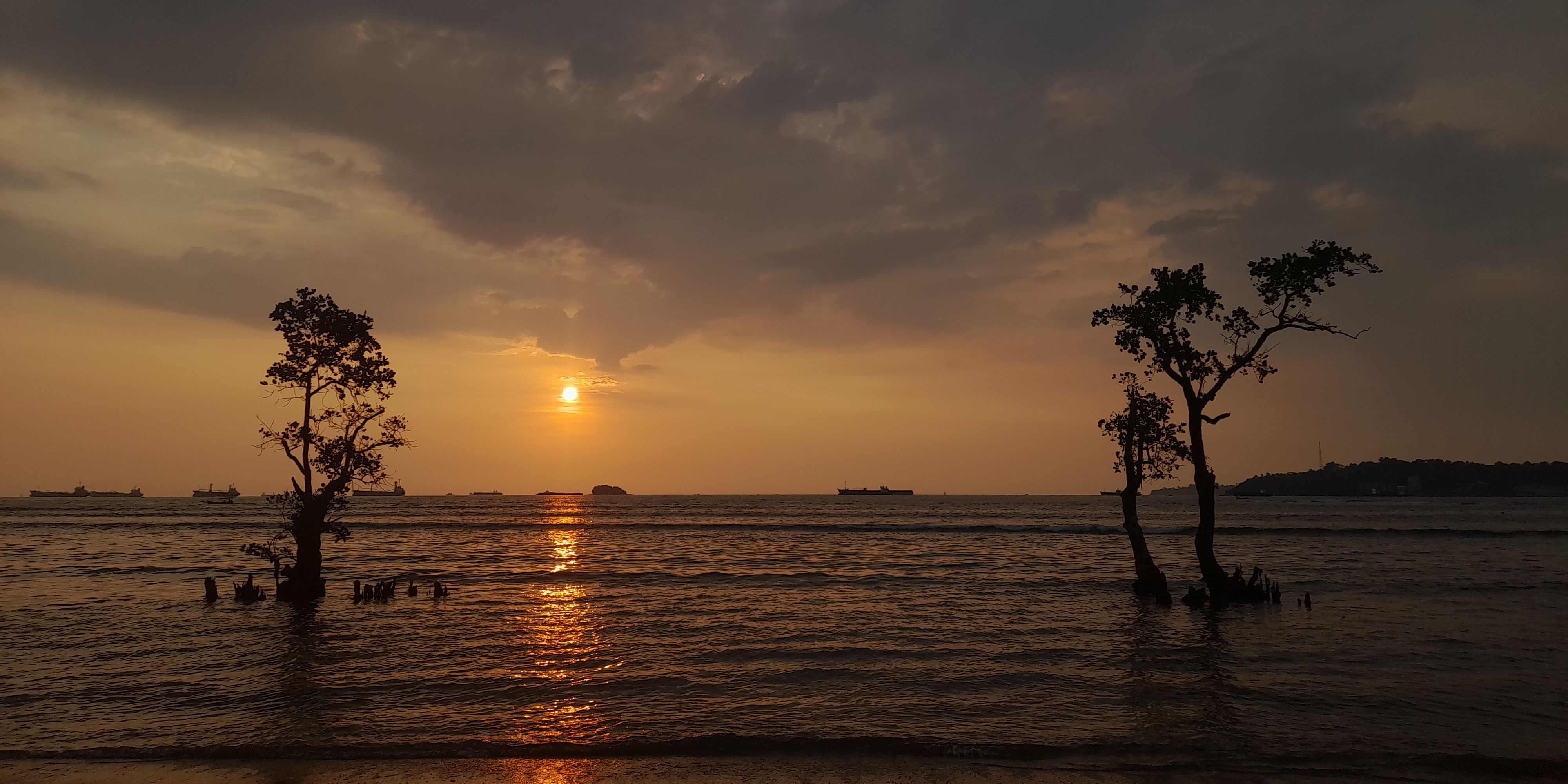 Menikmati Pesona Pantai Nirwana Padang di Kala Senja, Dekat dari Pusat Kota, Cocok buat Healing