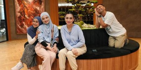 Raffi Ahmad Sebut The Jandas Minus One saat Foto Bareng Celine Evangelista, Inara Rusli, dan Ria Ricis