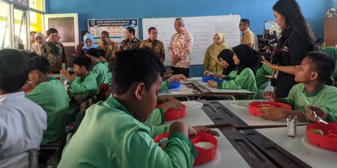 Uji Coba Makan Bergizi Gratis di SDN Bogor, Nilainya Rp15 Ribu Menunya Mewah