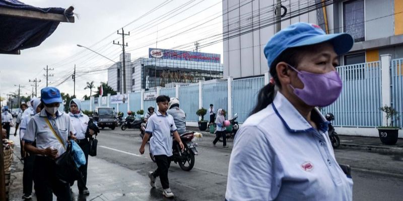 OJK Ungkap Jumlah Utang Sritex, Ternyata Capai Rp14 Triliun ke 27 Bank dan 3 Perusahaan Pembiayaan