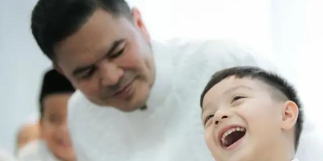 Momen Keakraban Haldy Sabri Momong Air Rumi Anak Irish Bella saat Ditinggal Bekerja