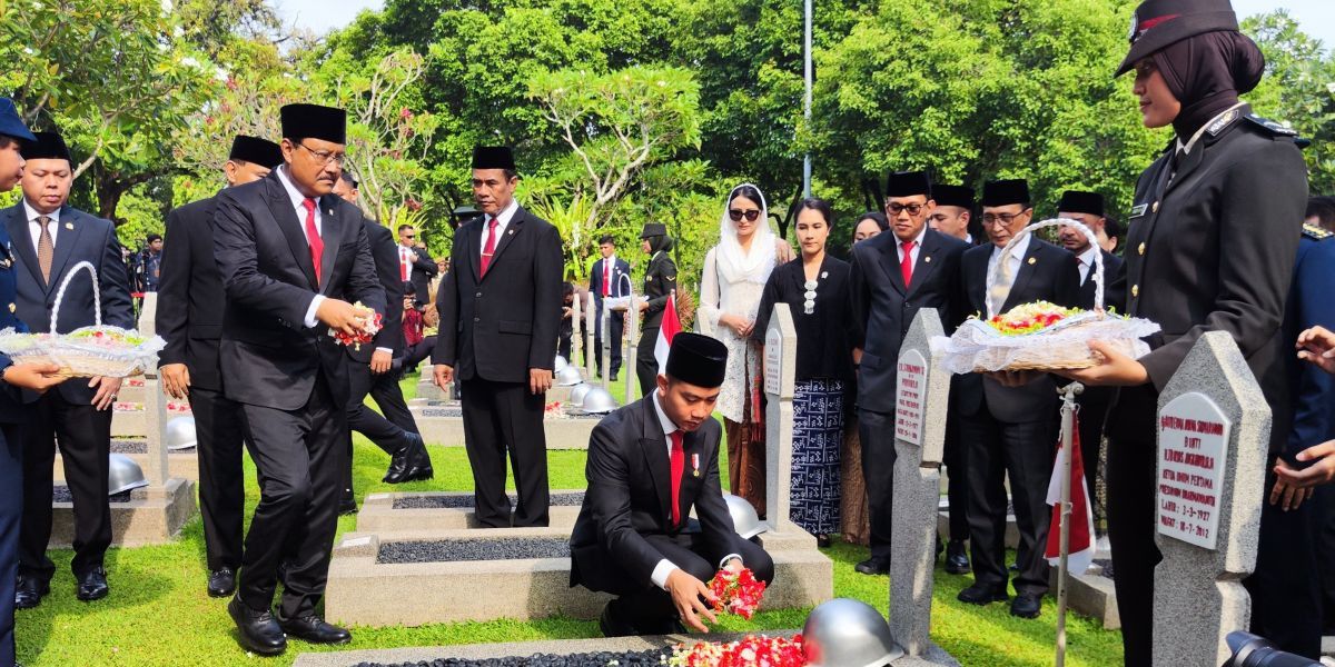 VIDEO: Wapres Gibran Pimpin Upacara Hari Pahlawan di TMP Kalibata