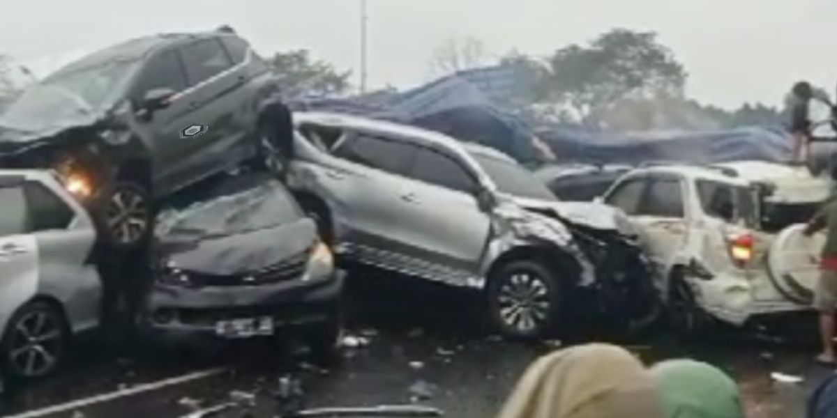 VIDEO: Kapolda Jabar Blak-blakan Fakta 17 Kendaraan Kecelakaan di Tragedi Tol Cipularang