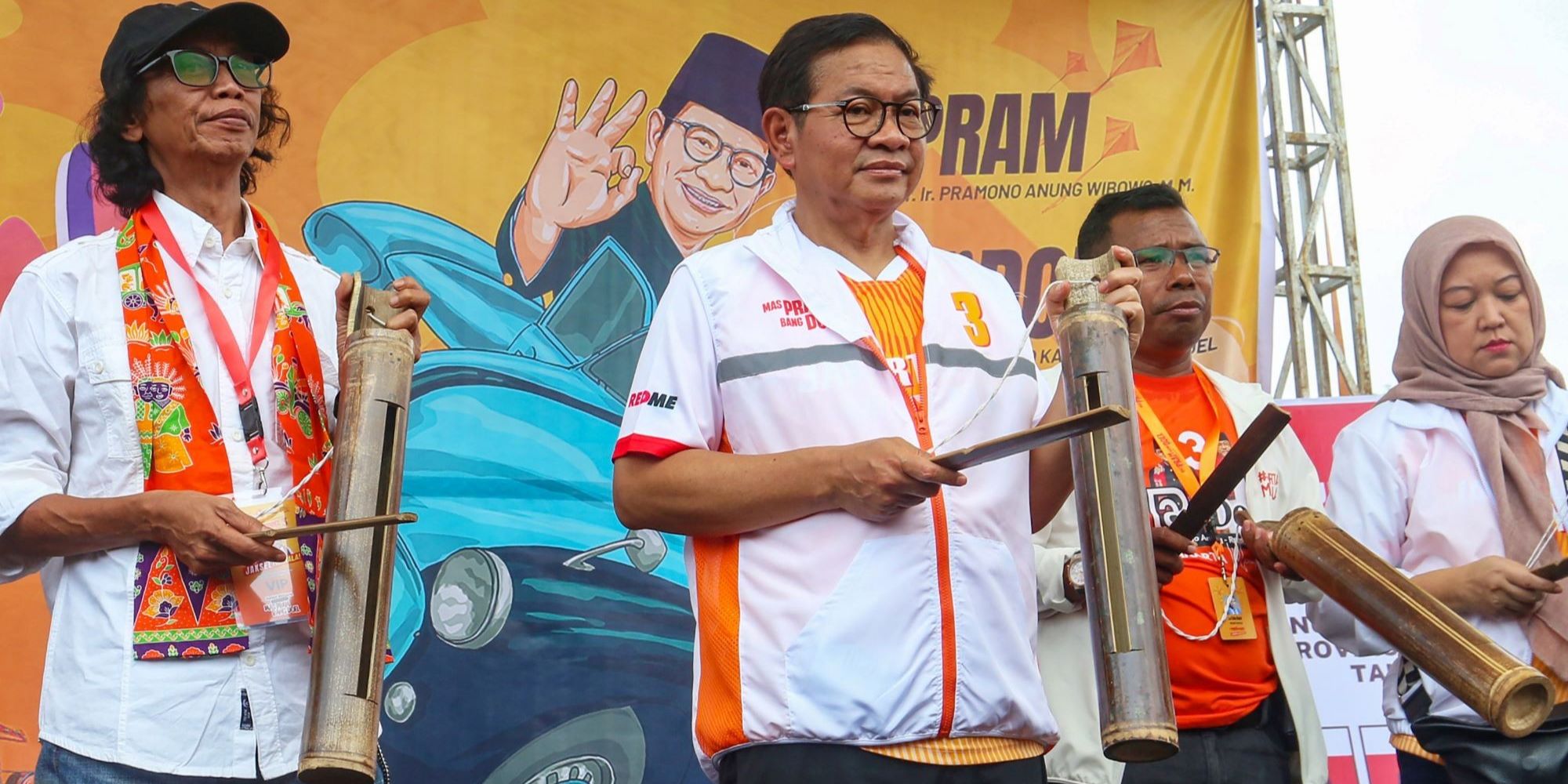 FOTO: Pukul Kentungan, Pramono Anung Resmikan Posko Pemenangan dan Gerakan Jaga TPS Pilkada Jakarta