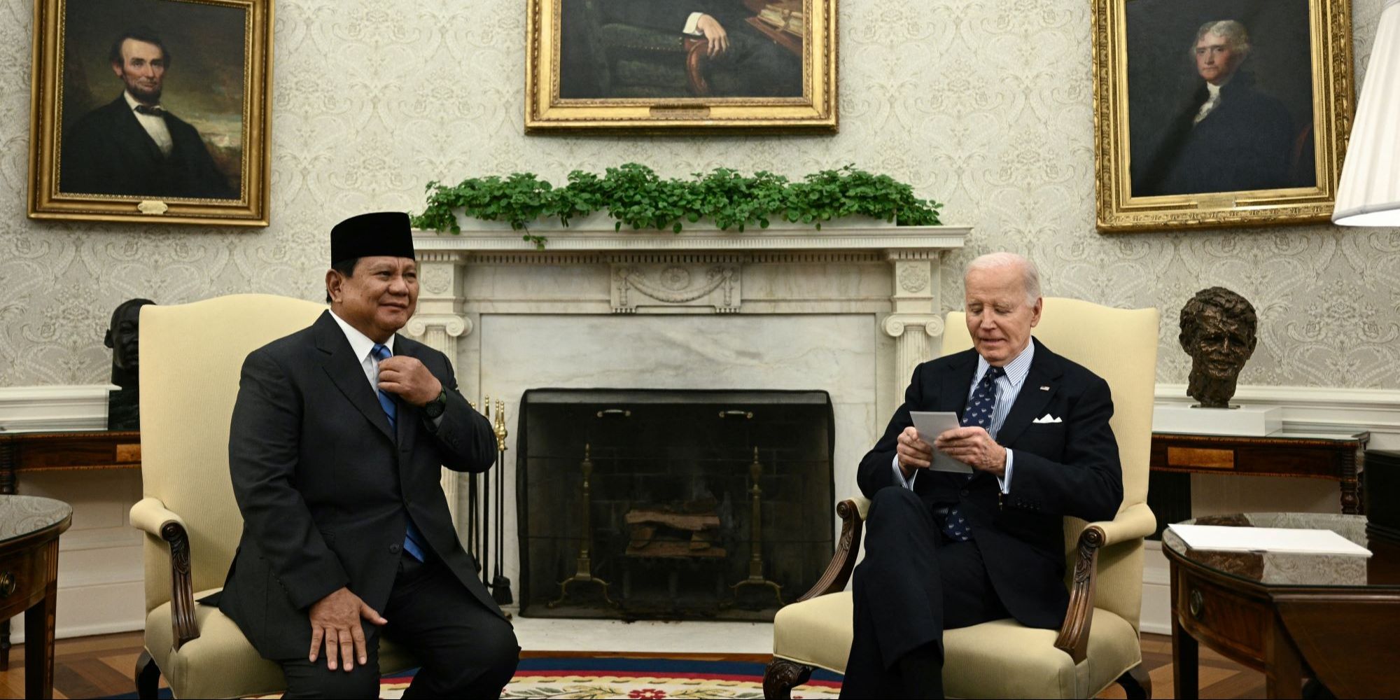 VIDEO: Prabowo Temui Joe Biden, Kenalkan Dua Perwira Jebolan Kopassus Jadi Sorotan