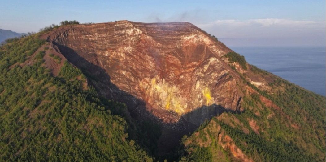 Status Gunung Iya Naik Jadi Siaga III, Berpotensi Erupsi dan Tsunami