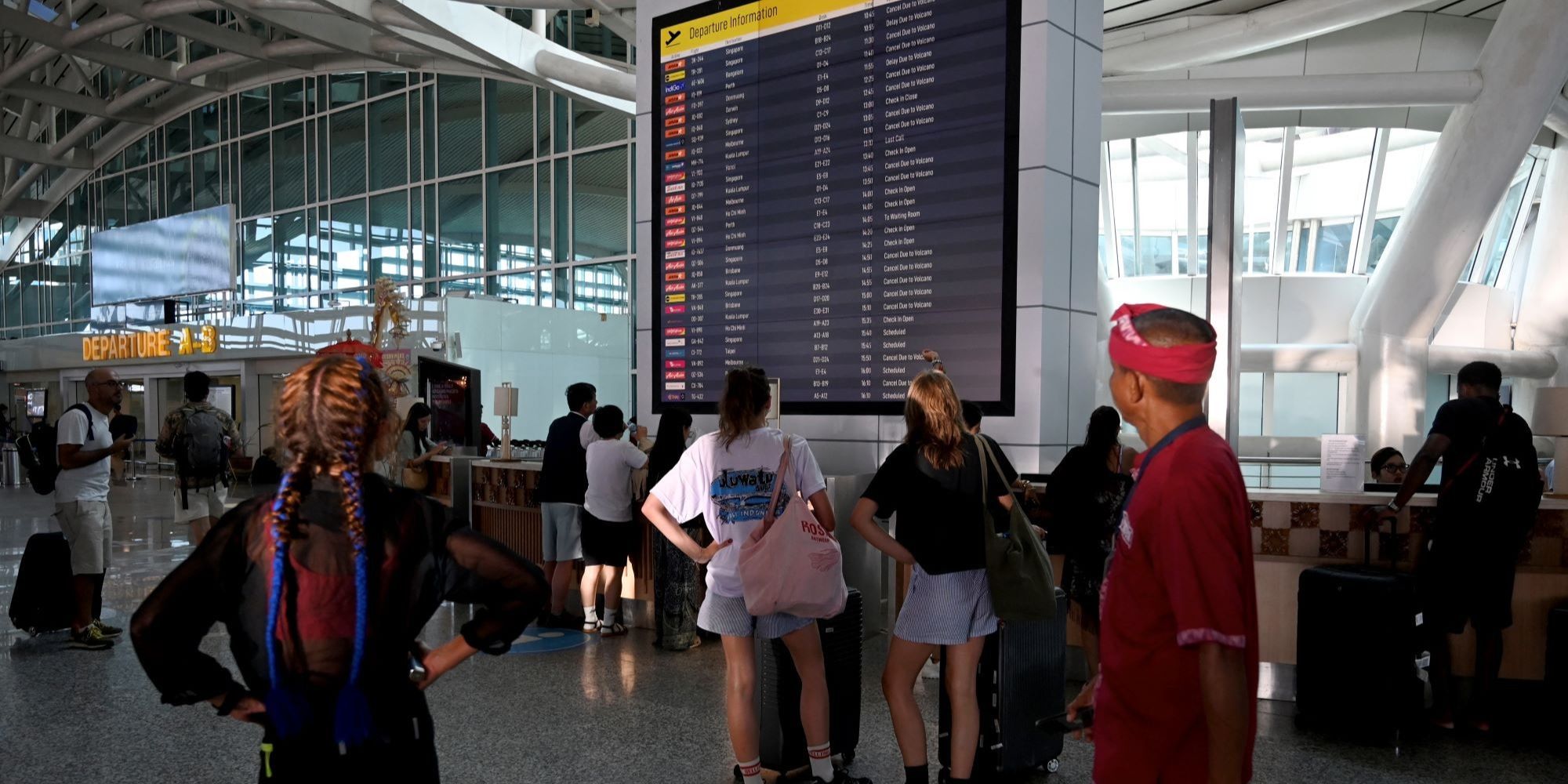 Erupsi Gunung Lewotobi Laki-Laki, 90 Penerbangan di Bandara I Gusti Ngurah Rai Bali Dibatalkan