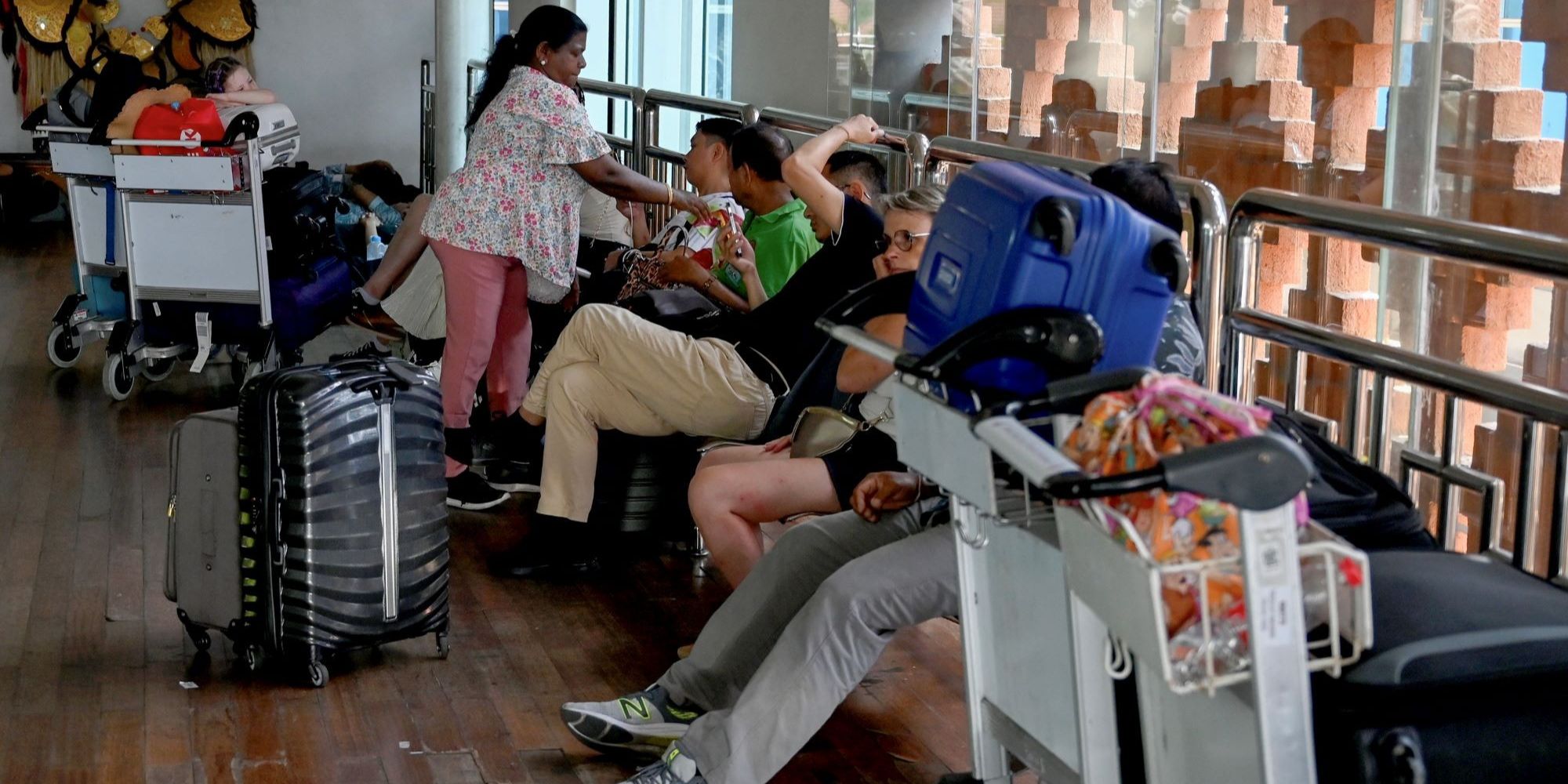 Bandara Ditutup Akibat Abu Vulkanik, Ratusan Penumpang Menumpuk di Labuan Bajo