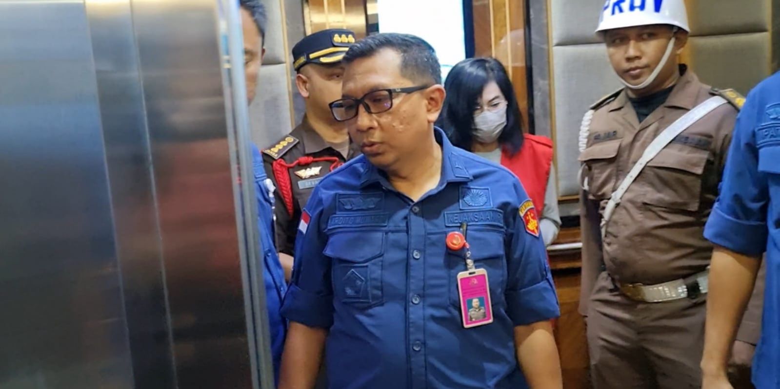 Tiba di Kejagung, Ibunda Ronald Tannur Langsung Digelandang ke Ruang Penyidik