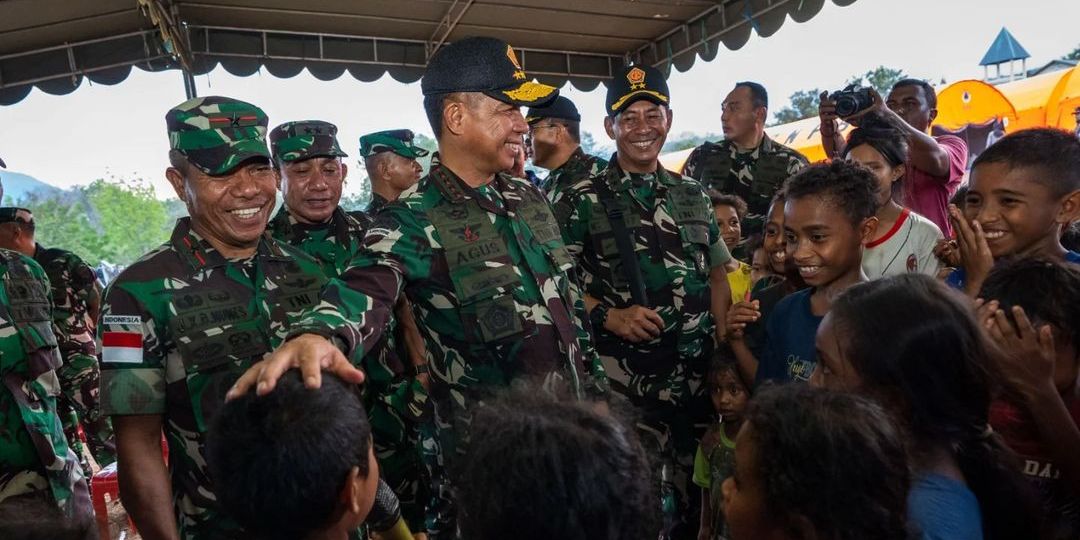 Diperintah Prabowo, Begini Gerak Cepat Panglima TNI Datangi Korban Erupsi Lewotobi