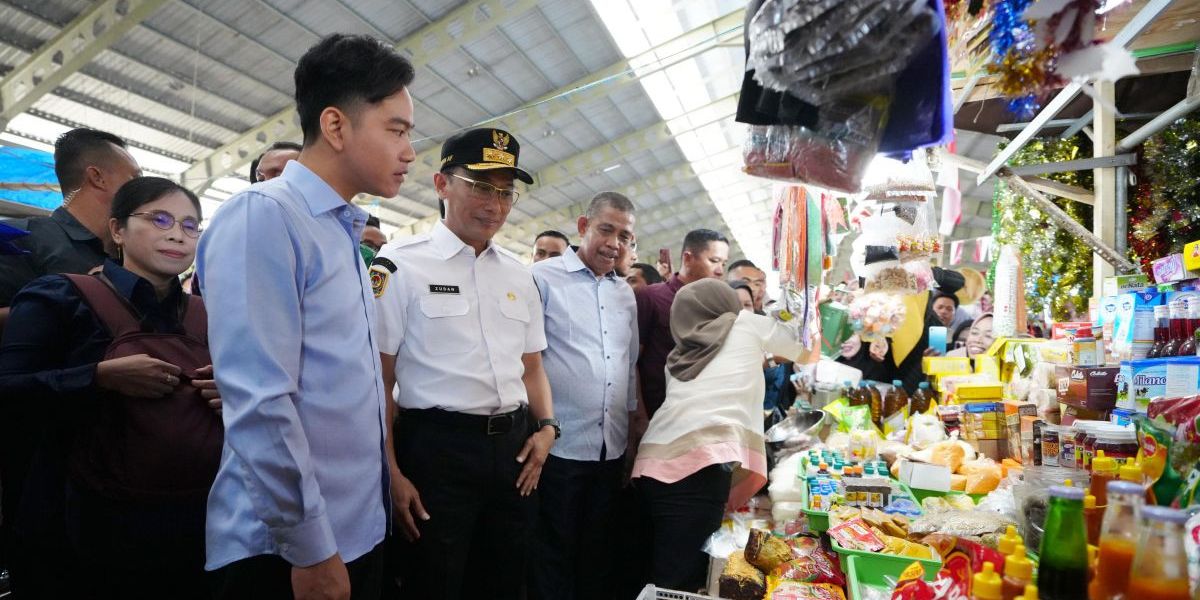 VIDEO: Gaya Wapres Gibran Borong Cabai Bawang di Pasar Maros Hingga Blusukan Keluar Masuk Gang