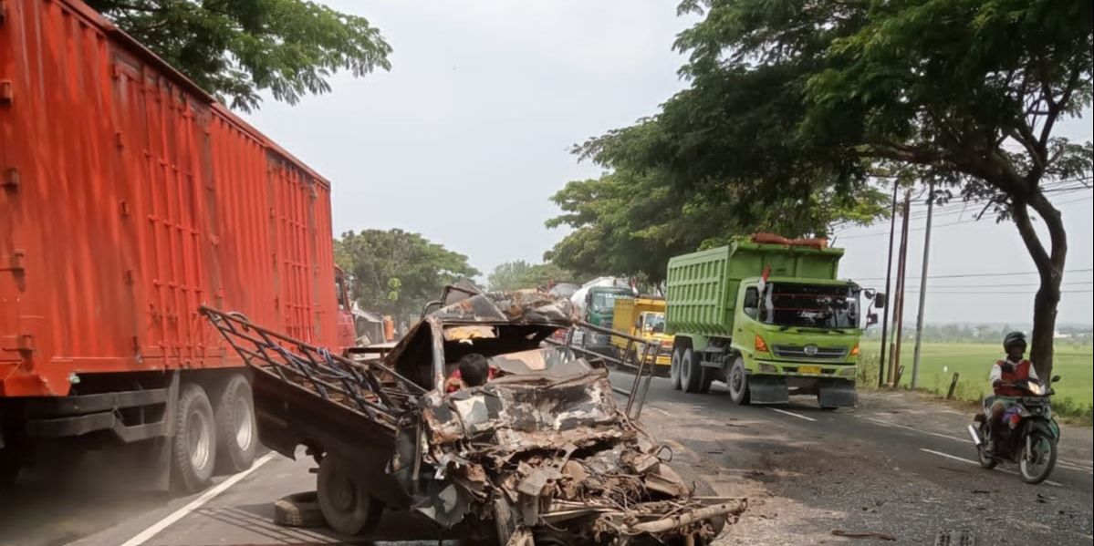 Ternyata Ini Penyebab Truk Muatan Lebih Sering Kecelakaan di Jalan