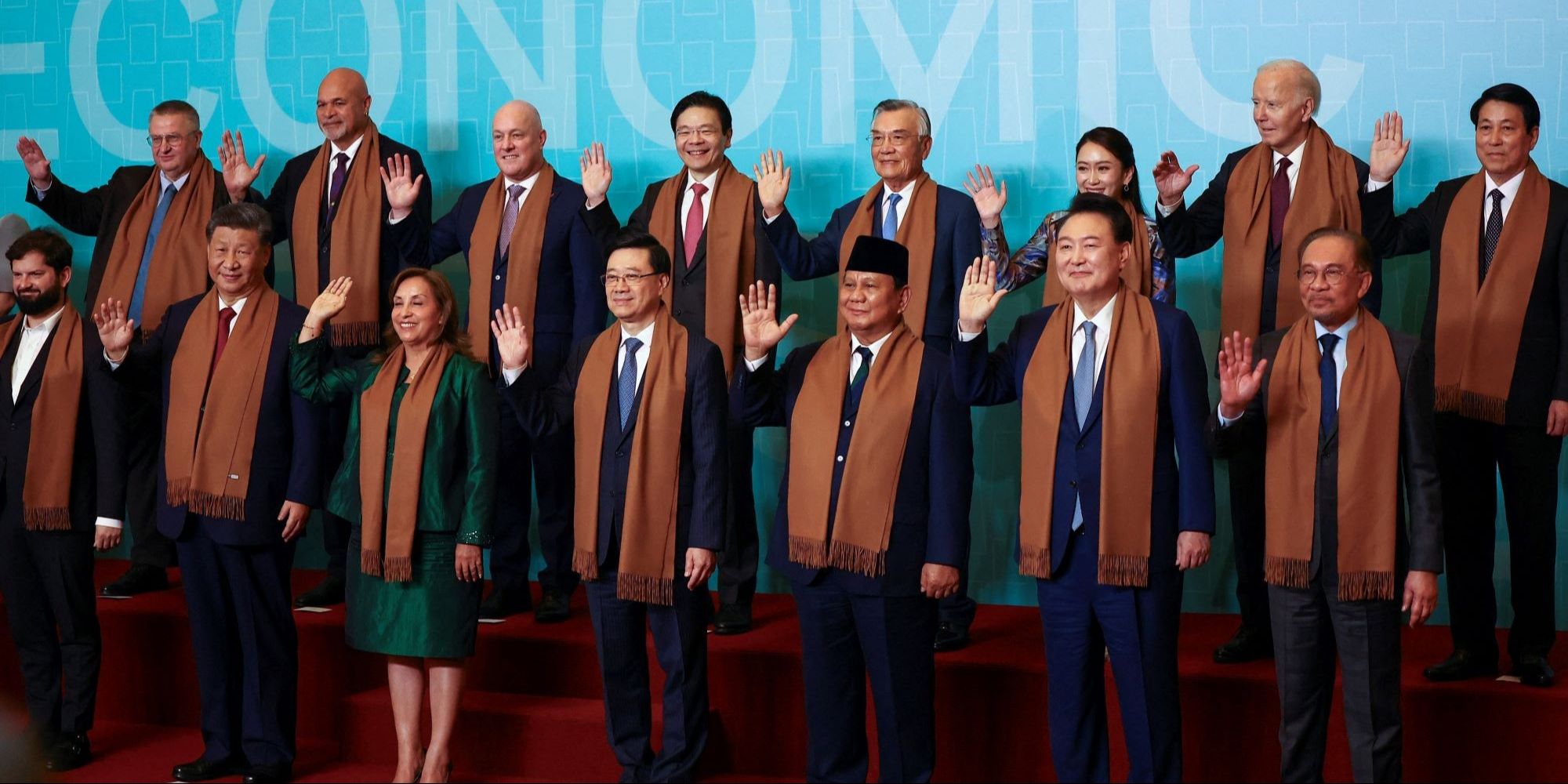 FOTO: Momen Prabowo Berdiri Sejajar dengan Para Pemimpin Dunia di KTT APEC