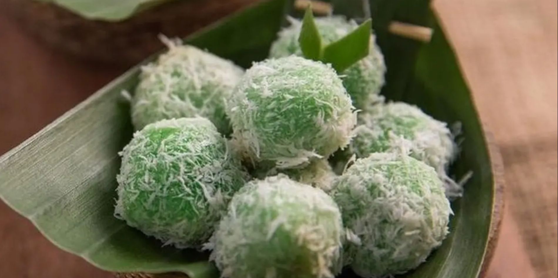 Filosofi Klepon, Makanan Bulat Hijau dengan Balutan Kelapa yang Penuh Kelembutan, Kejutan, dan Makna Kehidupan