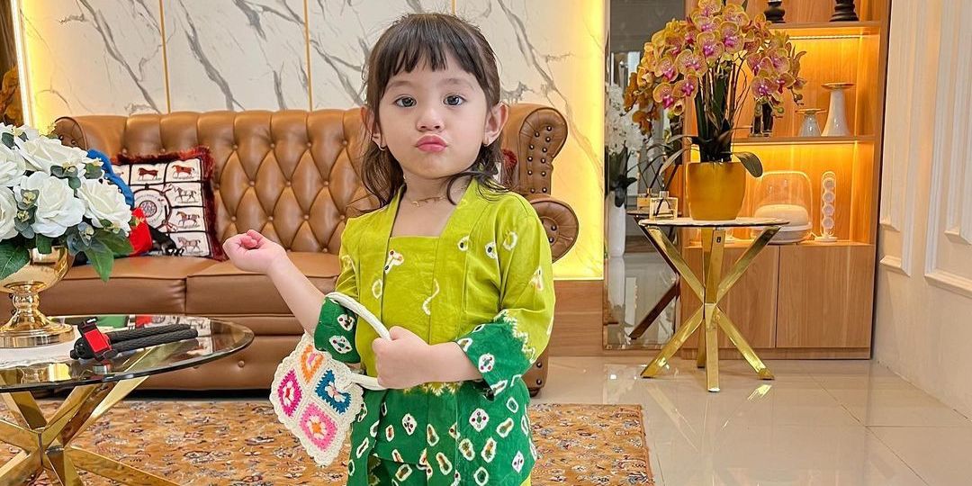 4 Ide Baju Lebaran Anak Perempuan, Para Putri Selebriti Jadi Inspirasi