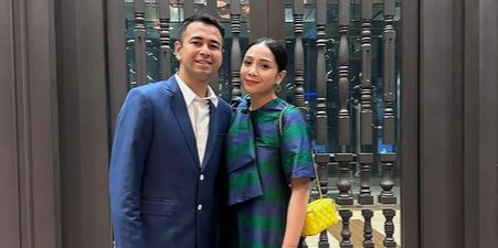 Kondangan Bareng Raffi Ahmad, Potret Nagita Slavina Tampil Cetar dengan Makeup Hasil Gelap-gelapan di Dalam Pesawat