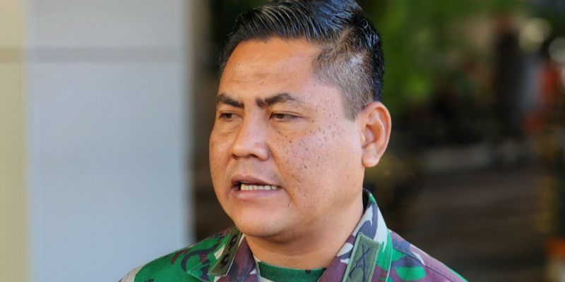 Helikopter TNI AD Bawa 10 Prajurit Mendarat Darurat di Sawah Warga Blora