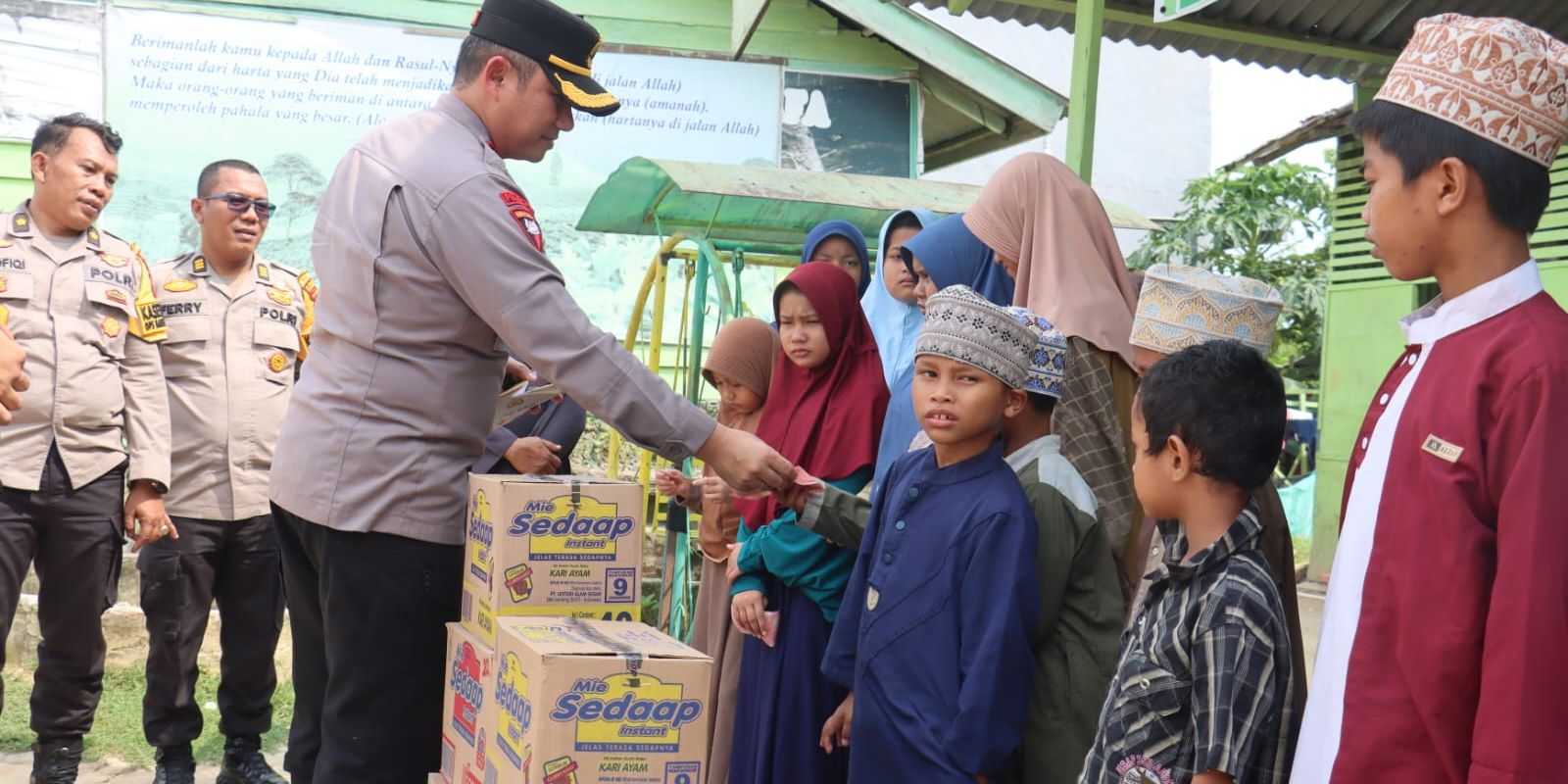 Peringati Hari Jadi Humas Polri, Polres Pelalawan Gelar Bakti Sosial ke Rumah Ibadah dan Panti Sosial