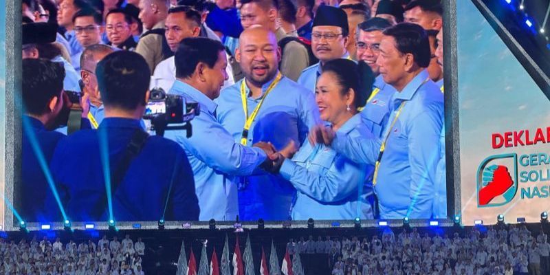 Genggaman Tangan Prabowo Pada Titiek Soeharto di Depan Jenderal Sepuh TNI jadi Sorotan