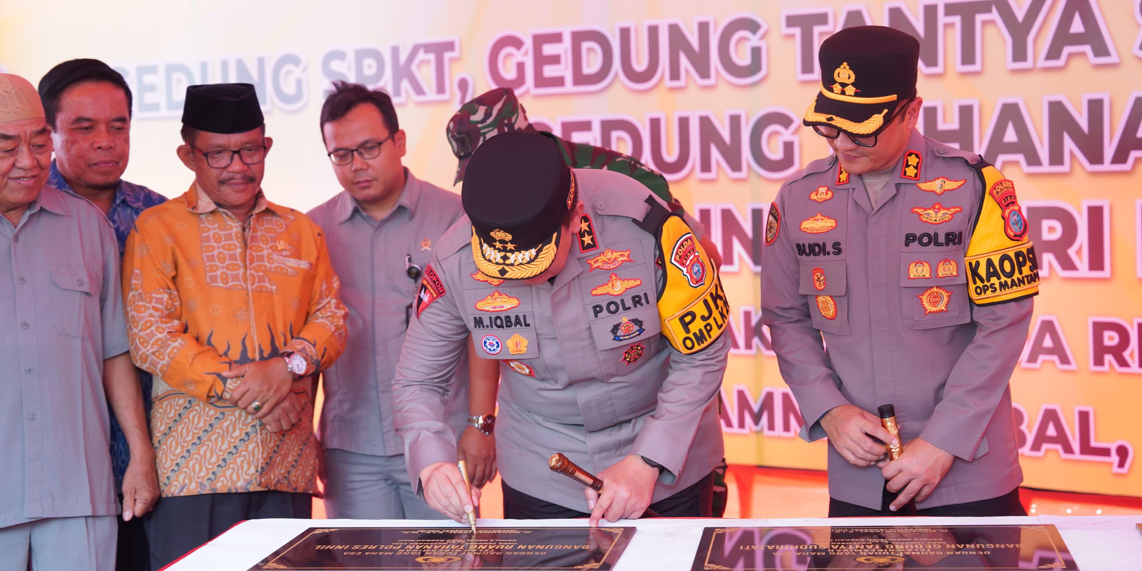 Resmikan Tiga Gedung Baru Polres Indragiri Hilir, Kapolda Harap Personel Tingkatkan Kinerja