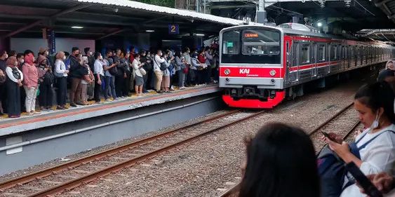 Daftar Perjalanan KRL yang Terdampak Tiang Listrik Tutupi Jalur KA Stasiun Bekasi-Kranji