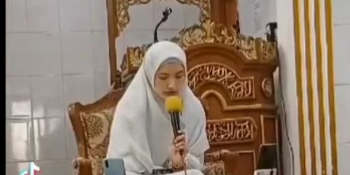 Sudah Hijrah dan Jadi Ustazah, Intip 7 Potret Cantik Artis Mega Putri Aulia Berbalut Hijrab Syar'i